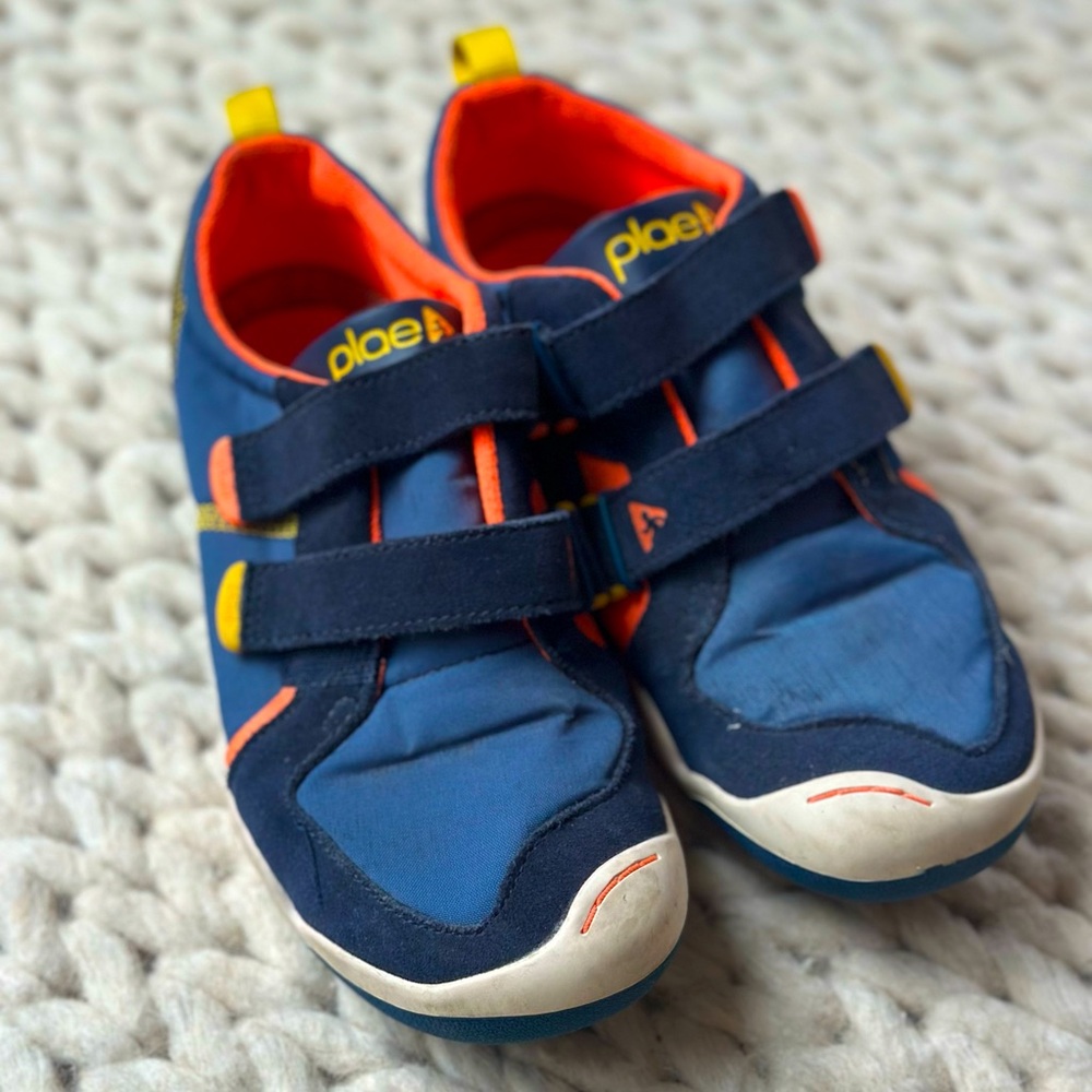 Plae Ty denim/navy sneakers size 3